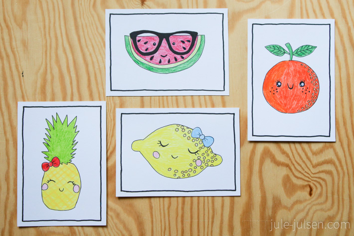 selbstgemachte Postkarten mit lustigen Fruechten darauf; Ananas, Melone, Orange, Zitrone