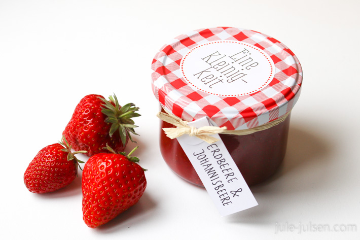 selbstgemachte Erdbeer-Johannisbeer Marmelade