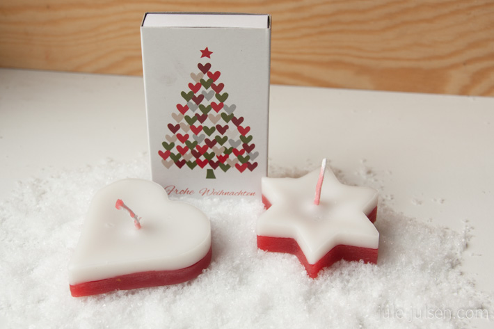 zwei selbstgemachte weihnachtliche Teelichter in Sternen- und Herzchenform